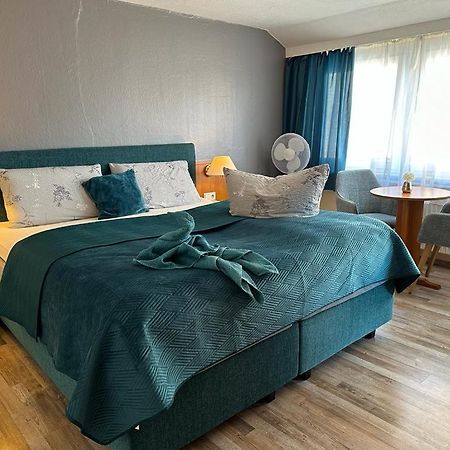 Hotel Oberledinger Hof Leer Bagian luar foto