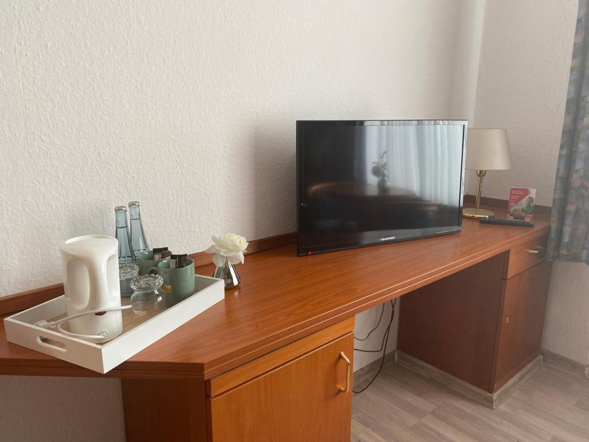 Hotel Oberledinger Hof Leer Bagian luar foto