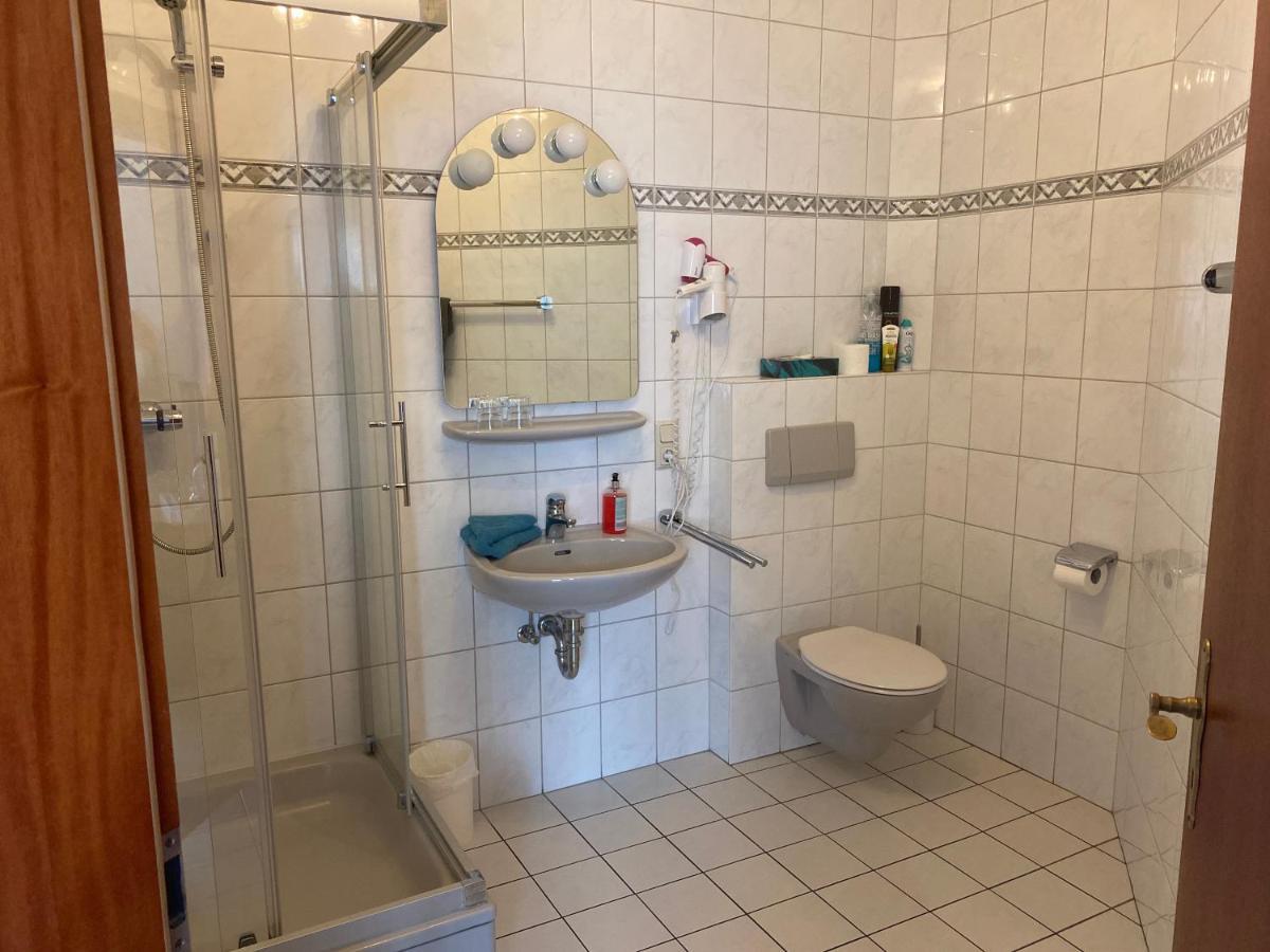 Hotel Oberledinger Hof Leer Bagian luar foto