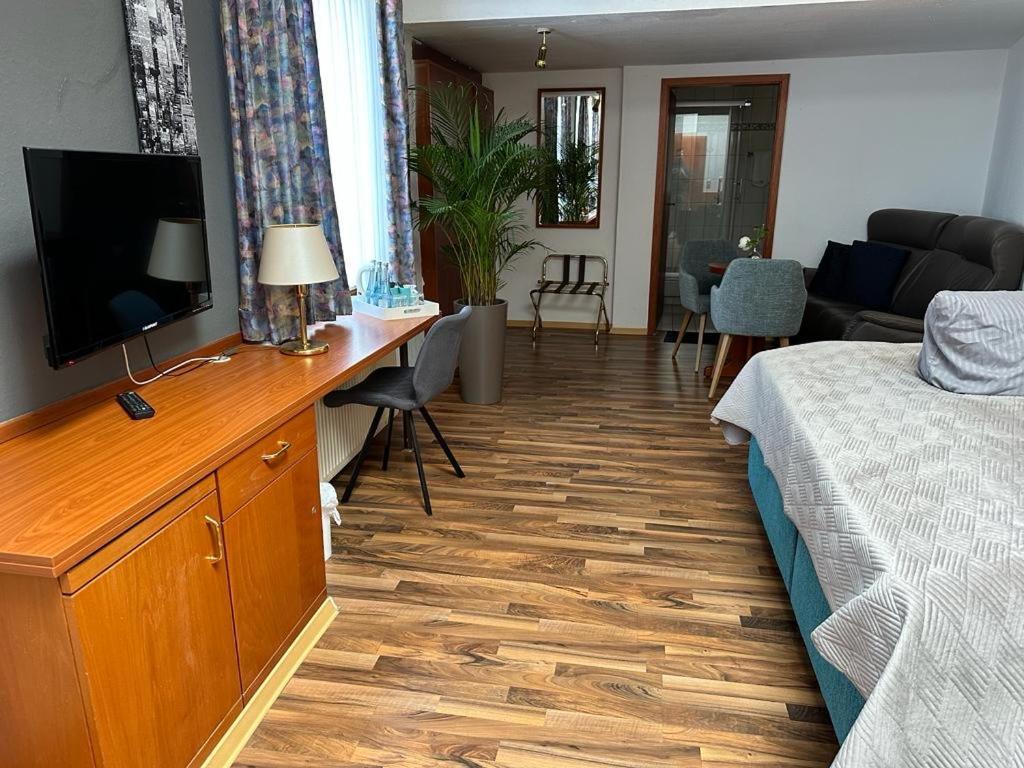 Hotel Oberledinger Hof Leer Bagian luar foto